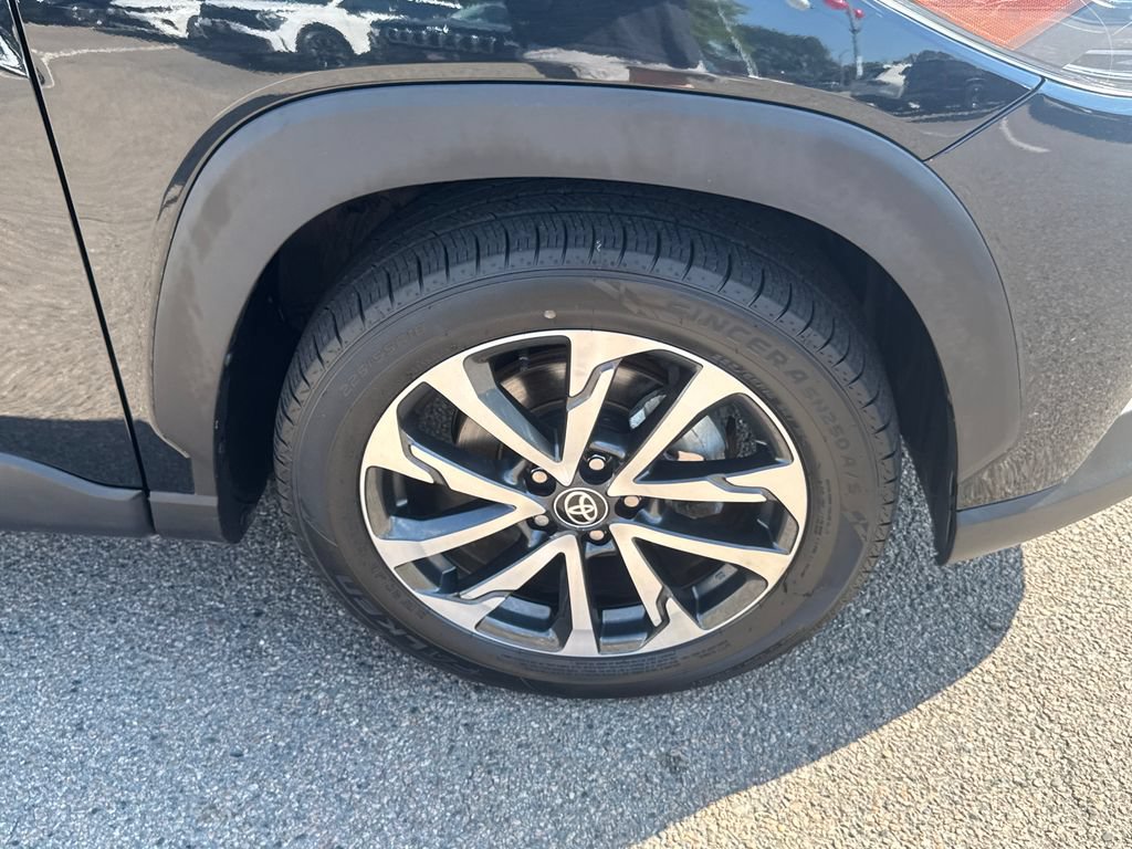 Used 2025 Toyota Corolla Cross XLE FWD image 39