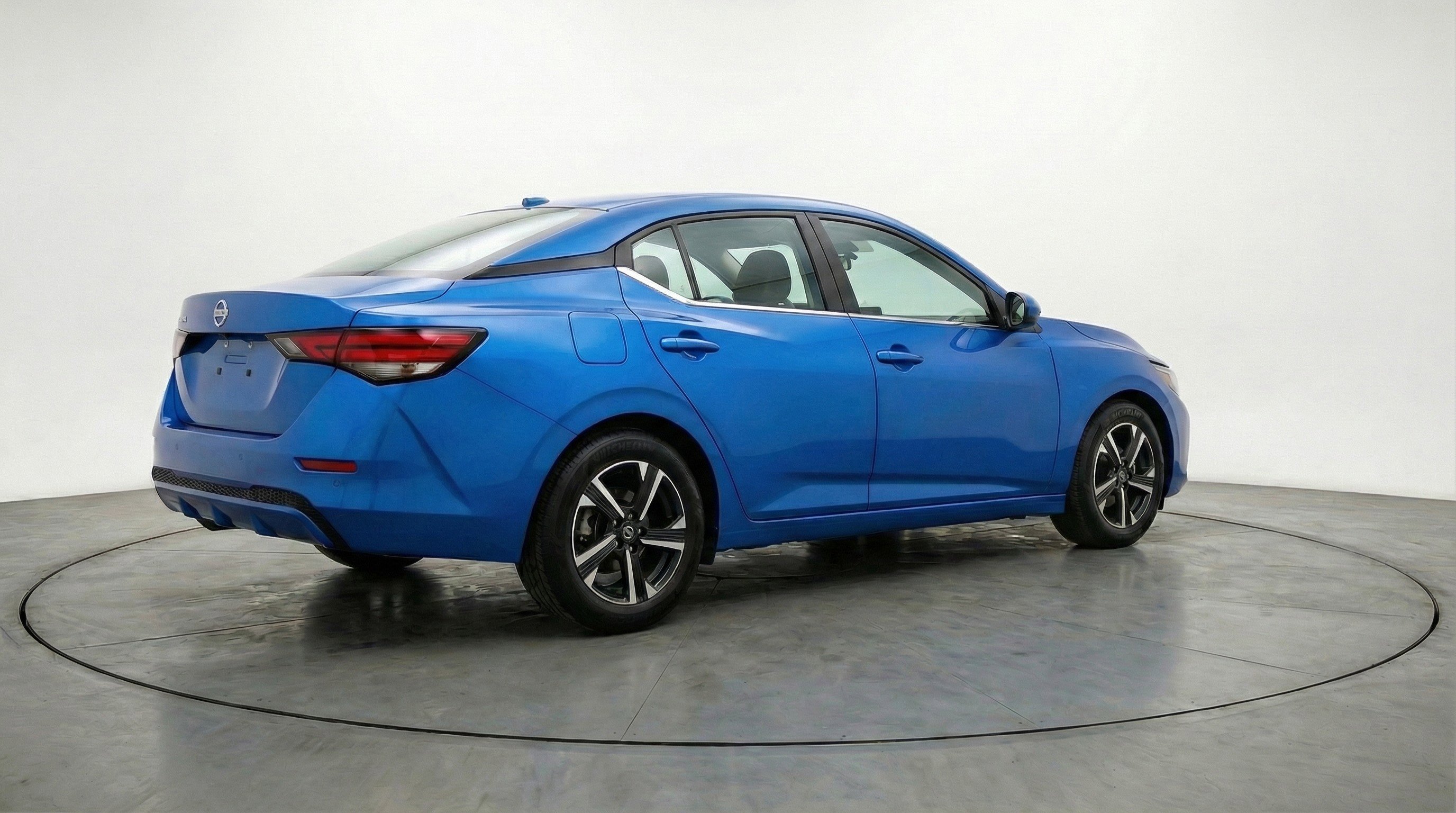 Used 2025 Nissan Sentra SV image 9