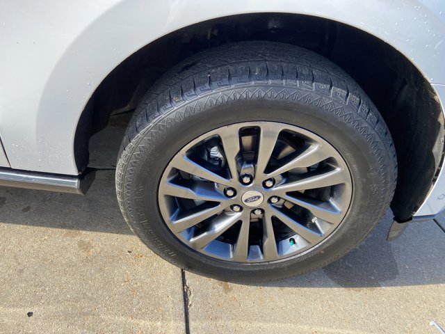 Used 2020 Ford Expedition Limited w/ Equipment Group 301A image 32