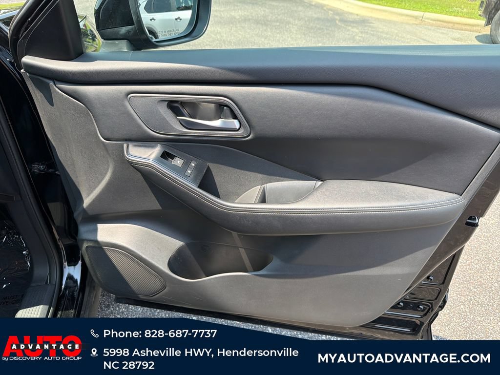 Used 2025 Nissan Rogue SV AWD/4WD image 34