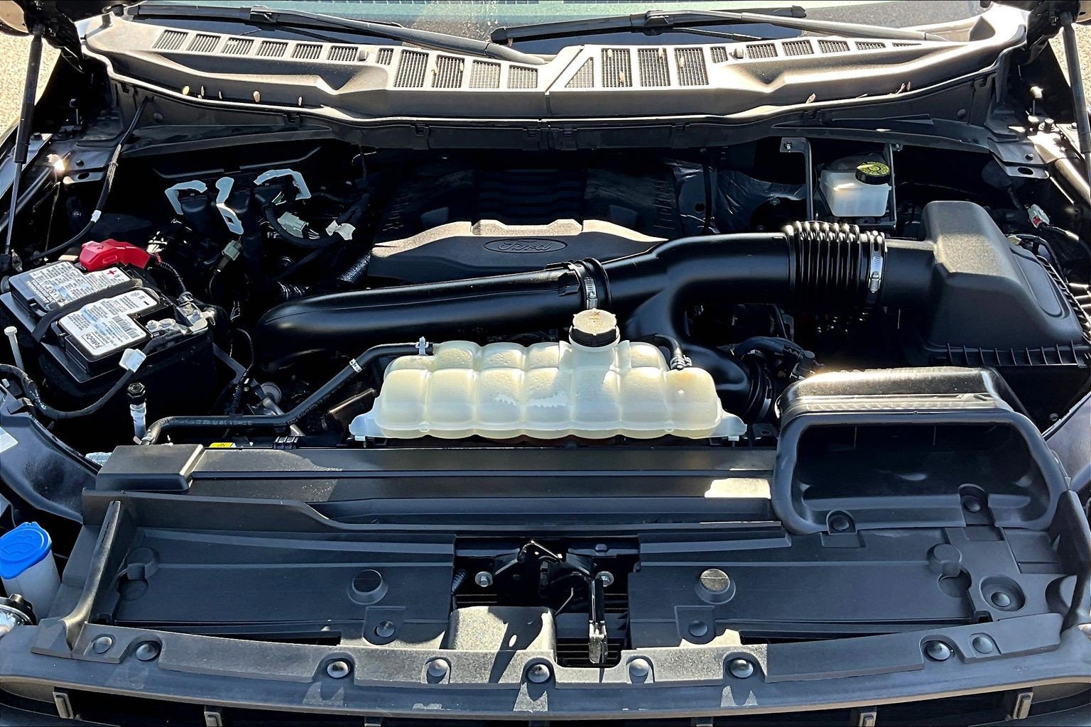 Used 2023 Ford F150 Lariat w/ Equipment Group 502A High image 9