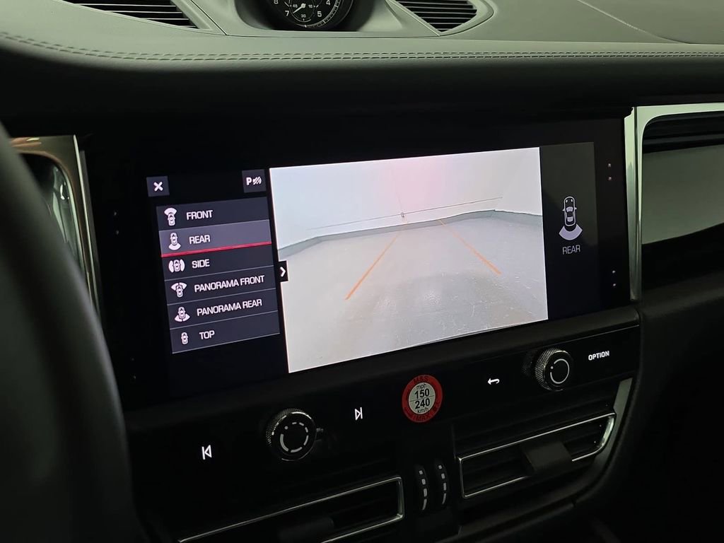 Used 2025 Porsche Macan AWD/4WD image 18