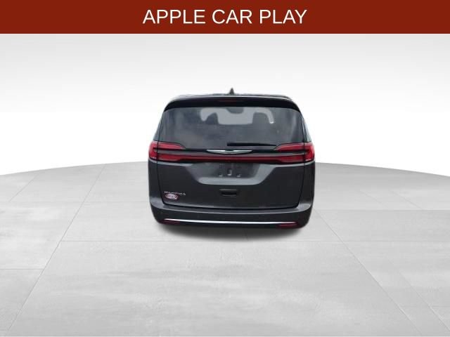 Used 2023 Chrysler Pacifica Touring-L FWD image 6