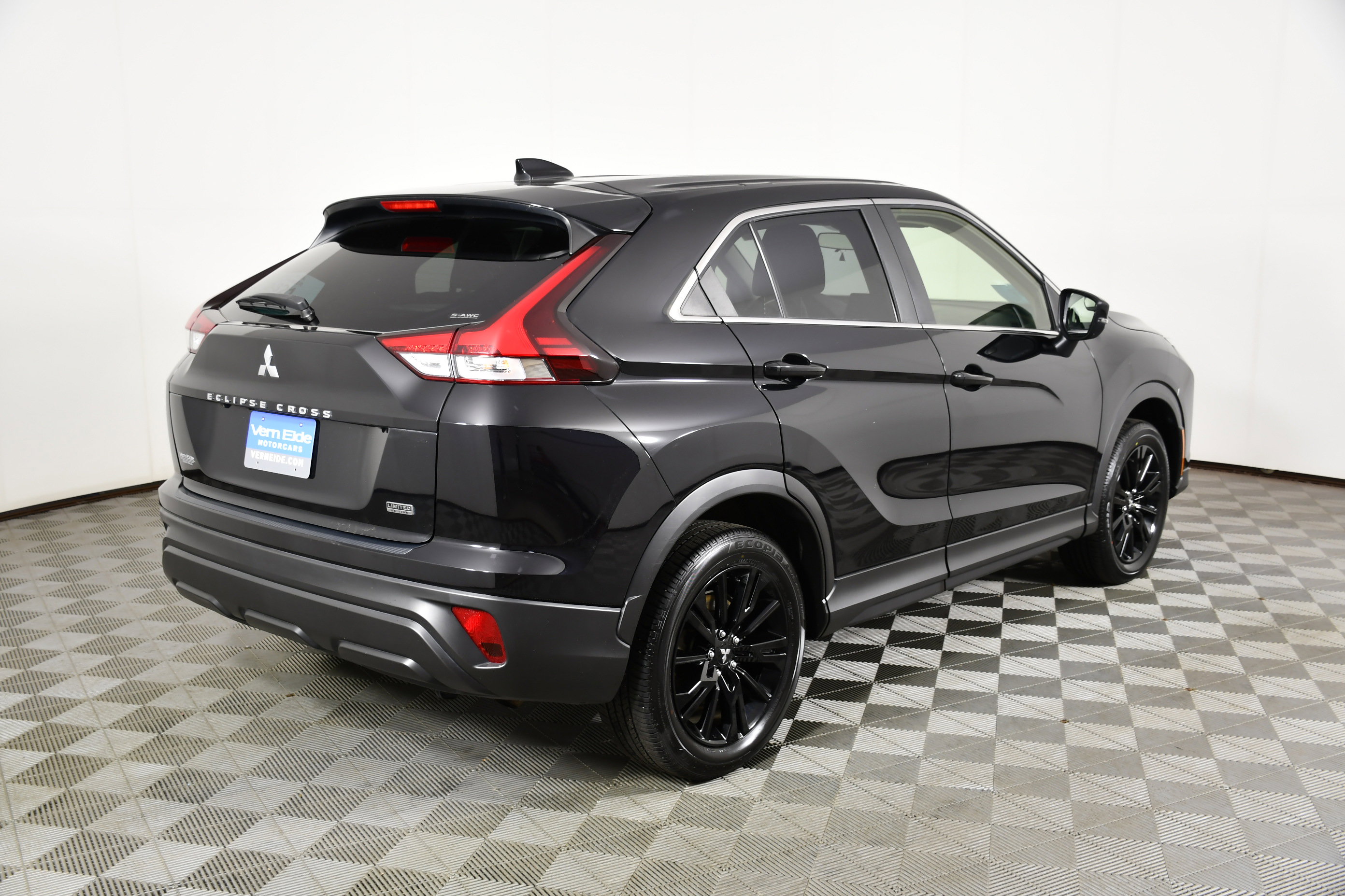 Used 2023 Mitsubishi Eclipse Cross LE AWD/4WD image 6