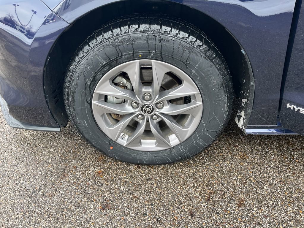 Certified 2021 Toyota Sienna LE image 30