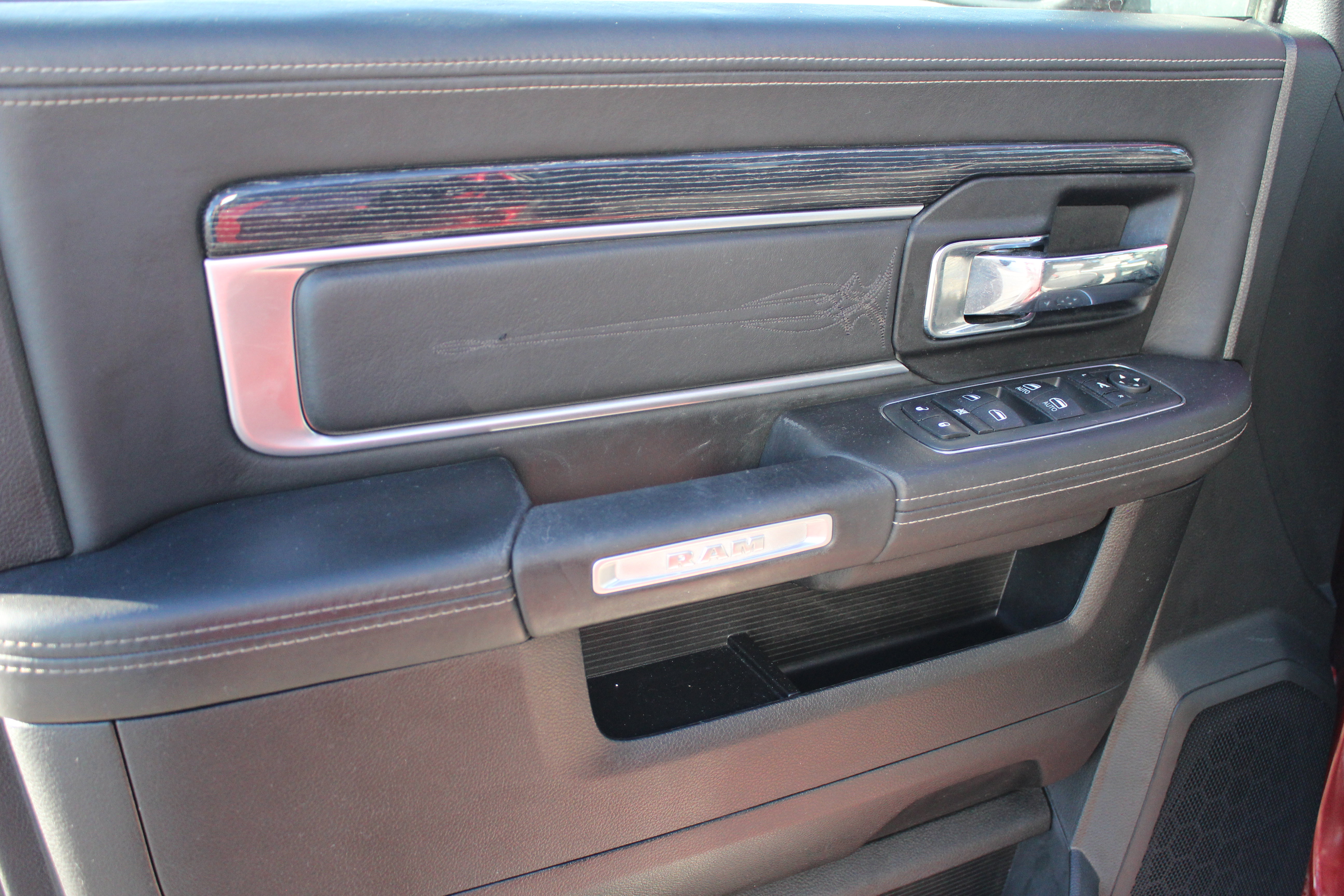 Used 2014 RAM 1500 Limited image 22