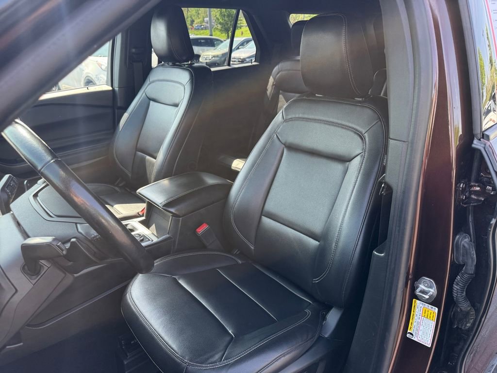 Used 2020 Ford Explorer XLT w/ Equipment Group 202A AWD/4WD image 17