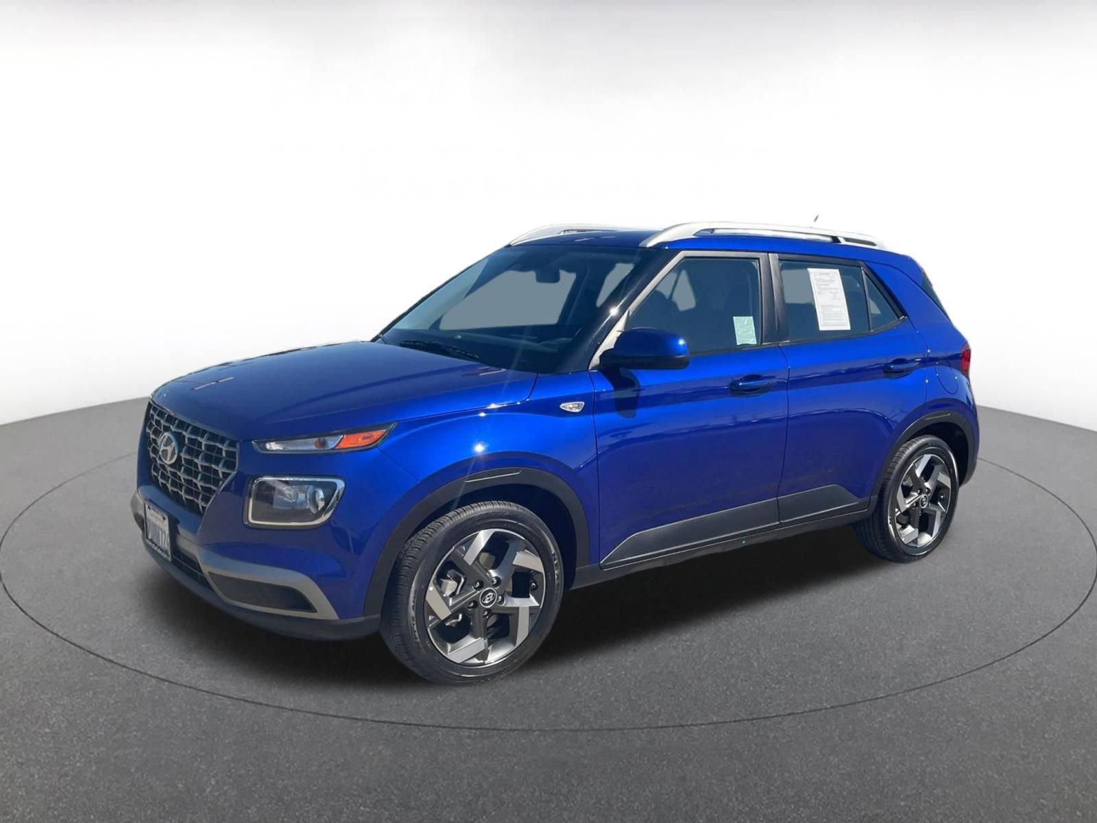 Used 2025 Hyundai Venue SEL image 4