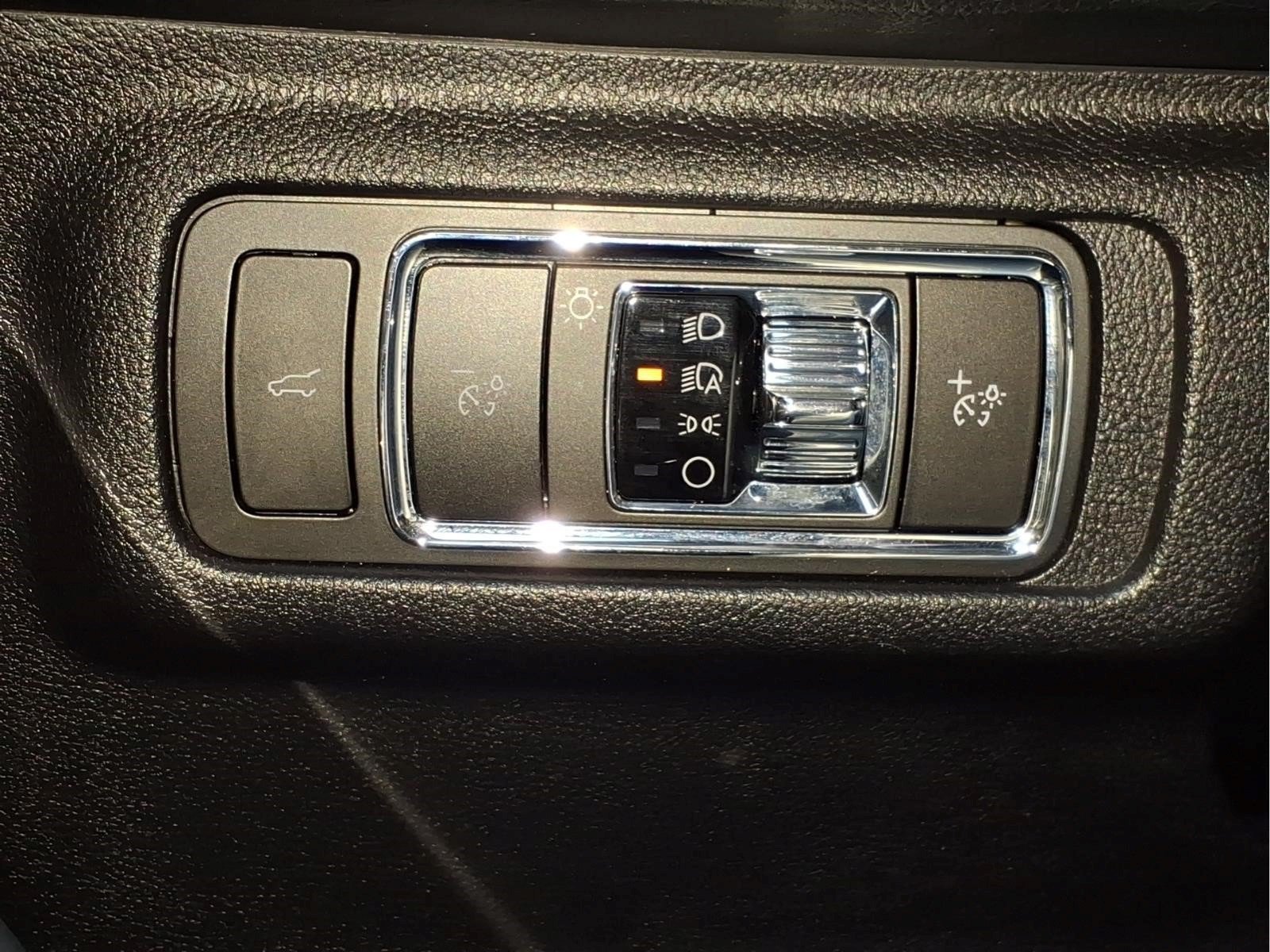 Certified 2025 Lincoln Corsair AWD w/ Equipment Group 101A image 18