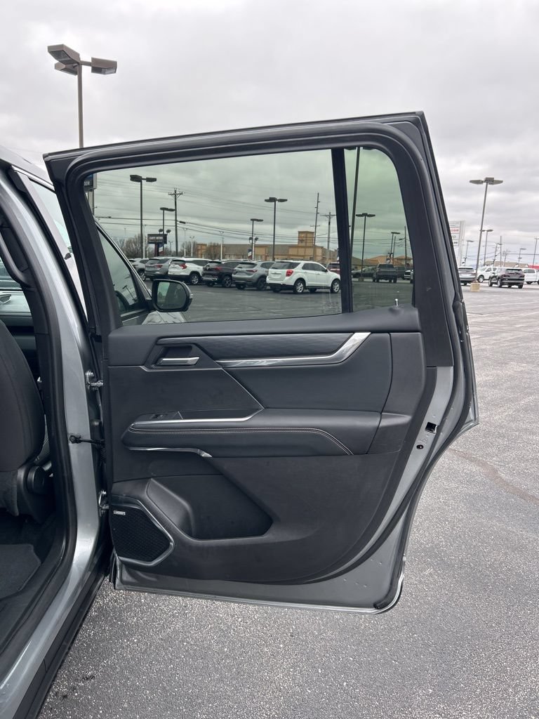 Used 2025 GMC Acadia Elevation FWD image 59