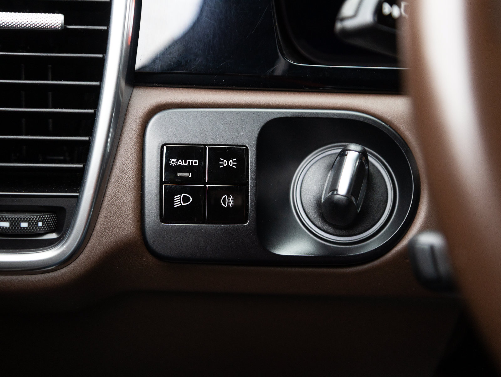 Certified 2020 Porsche Cayenne Turbo S AWD/4WD image 17