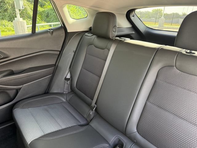 Used 2025 Chevrolet Trax LT FWD image 30