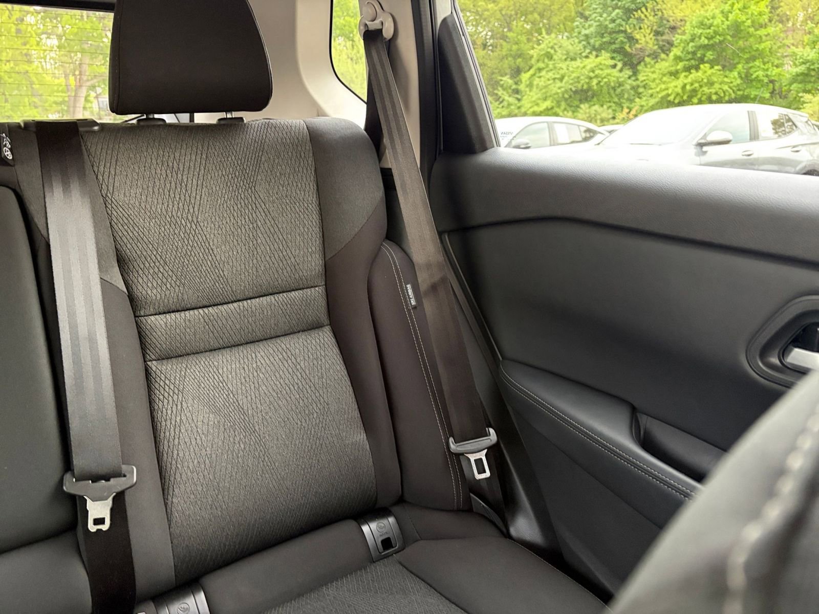 Used 2025 Nissan Rogue SV FWD image 39