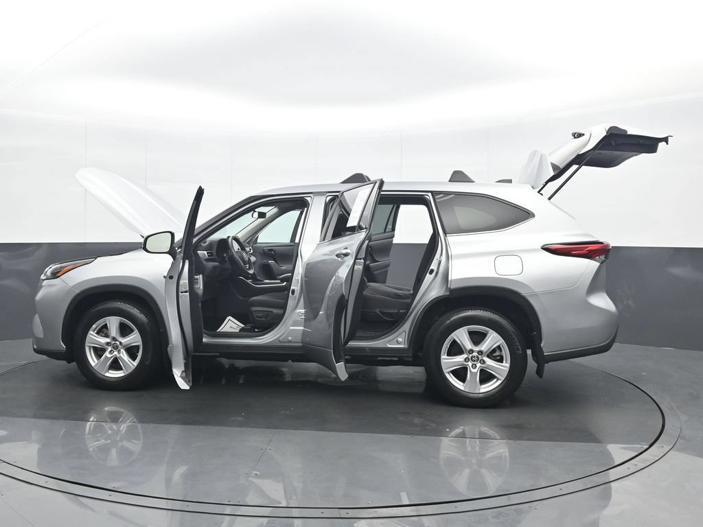 Used 2022 Toyota Highlander L AWD/4WD image 39