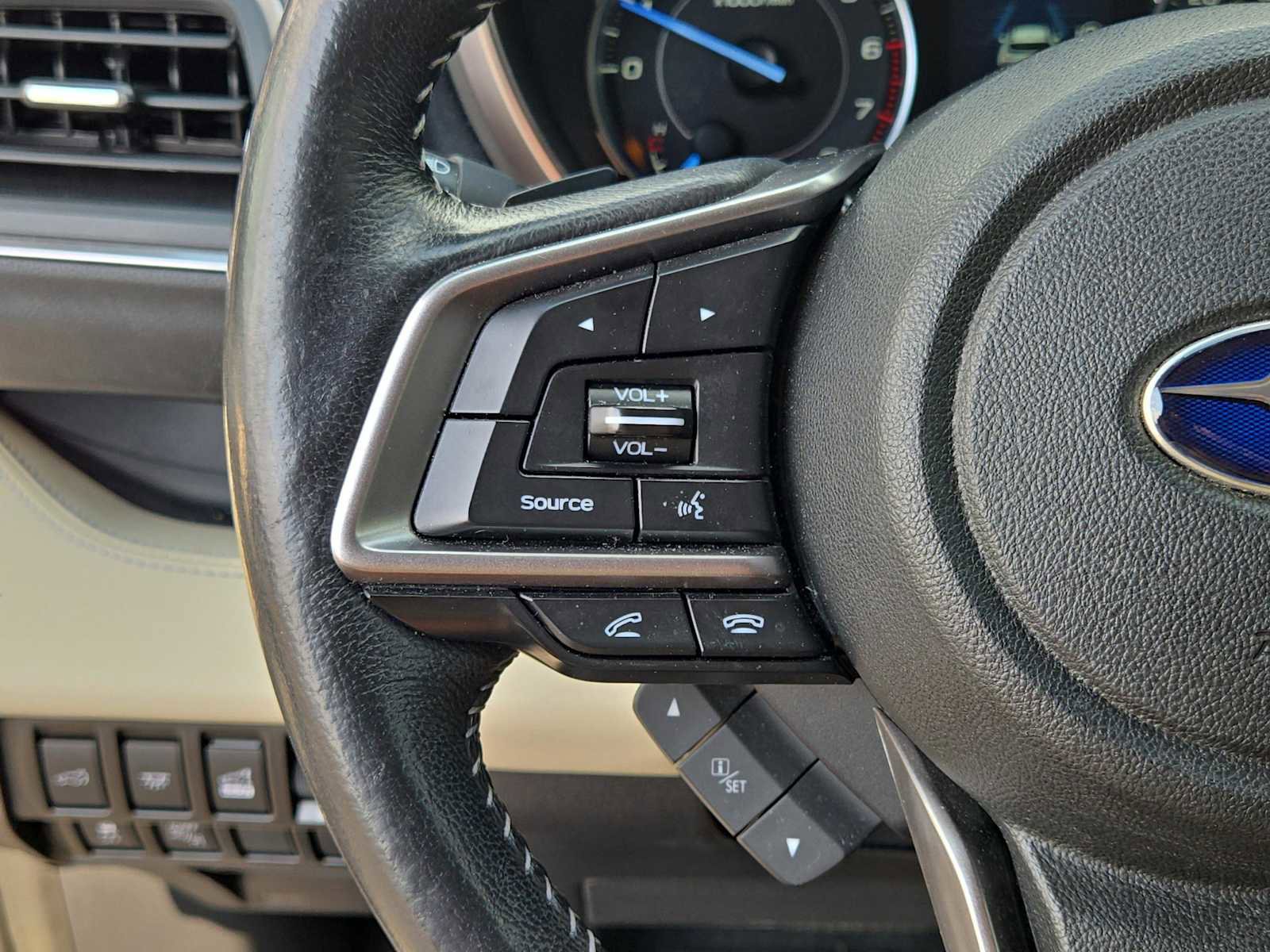 Used 2022 Subaru Ascent Limited image 27