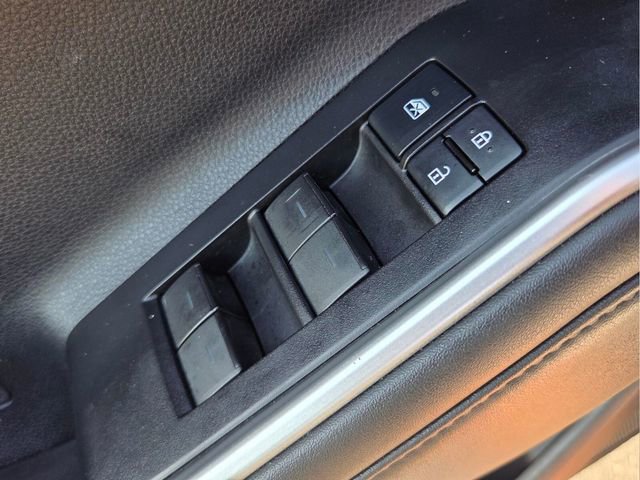 Used 2021 Toyota Highlander XLE AWD/4WD image 35