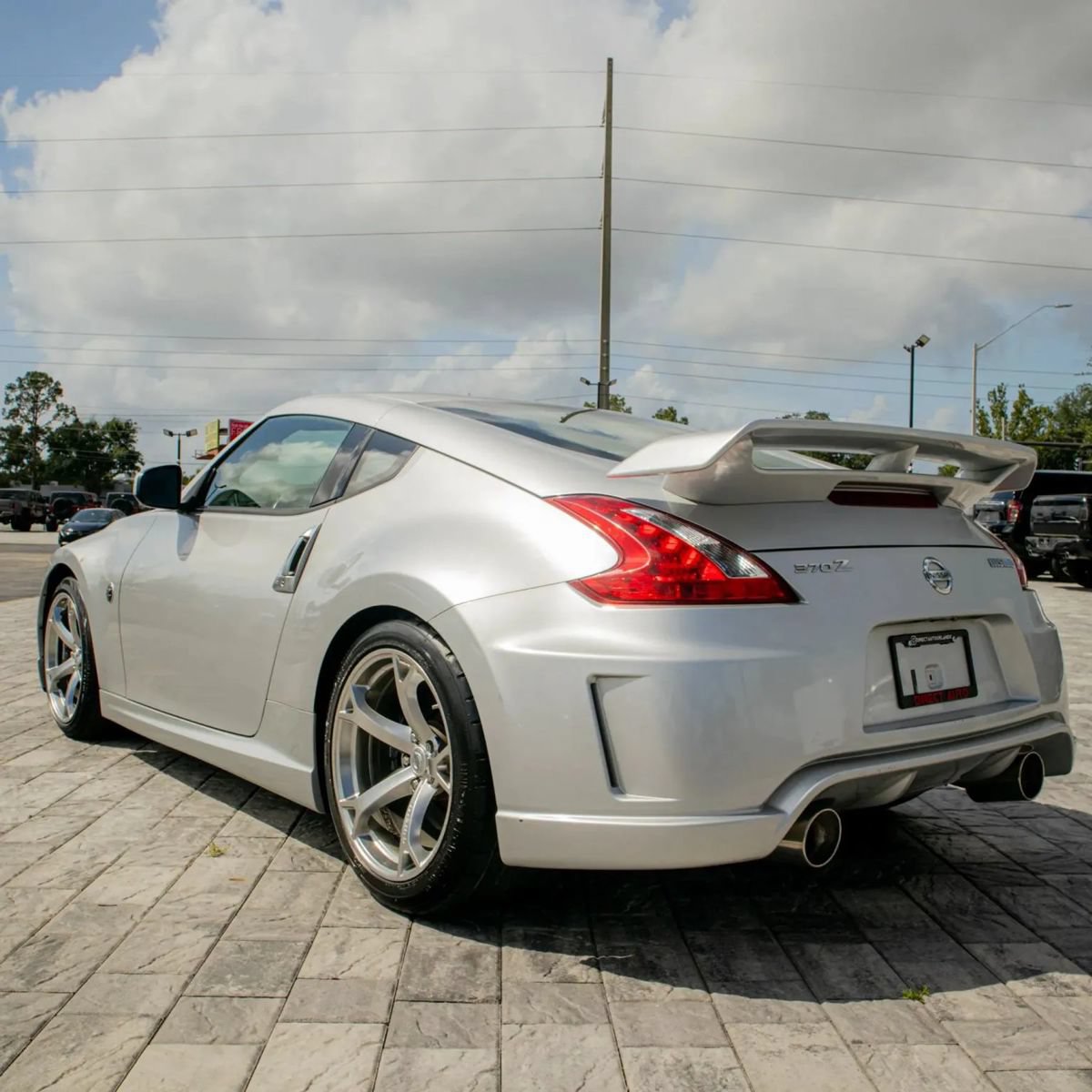 Used 2009 Nissan 370Z NISMO RWD image 5