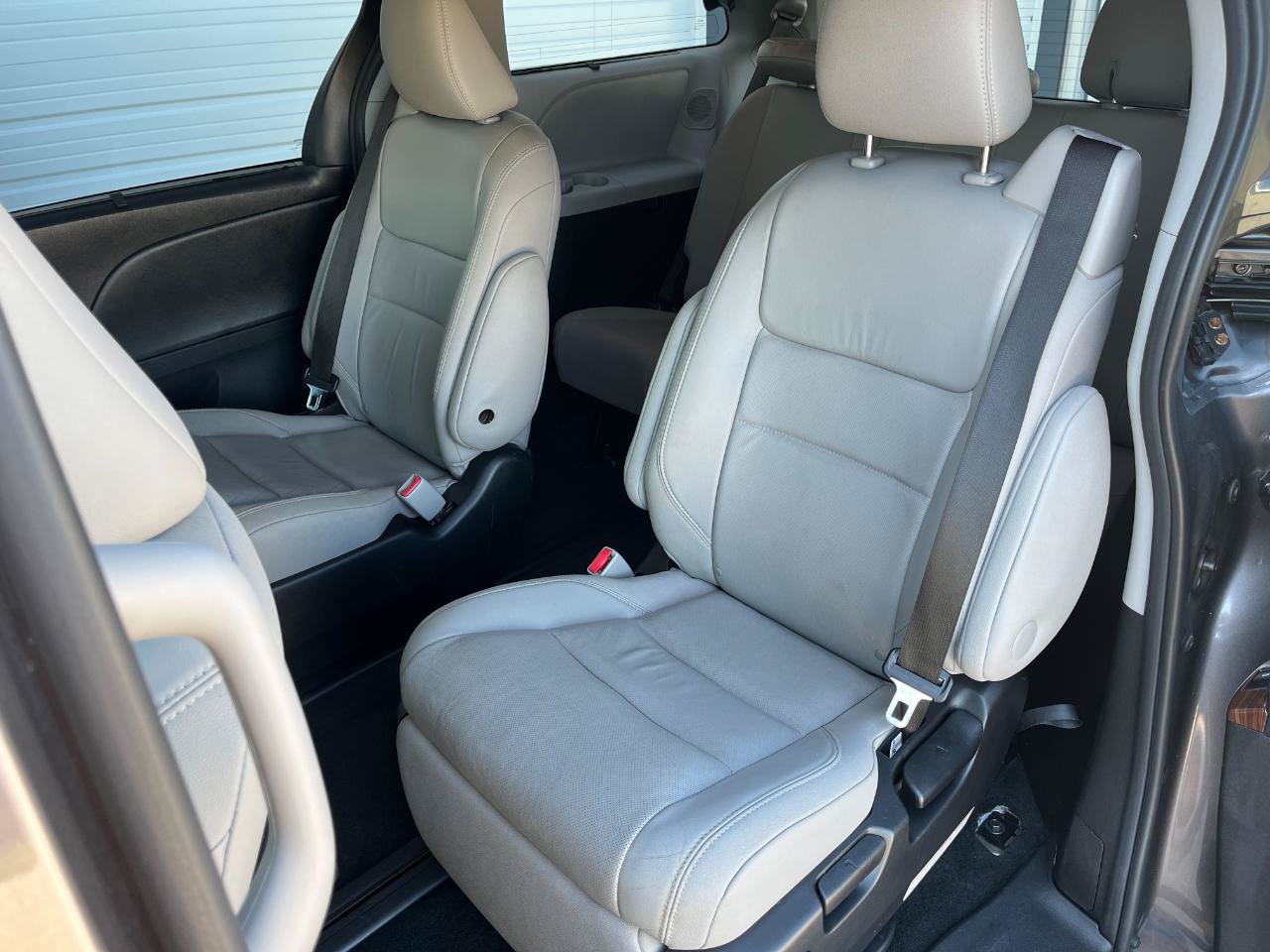 Used 2015 Toyota Sienna Limited FWD image 12