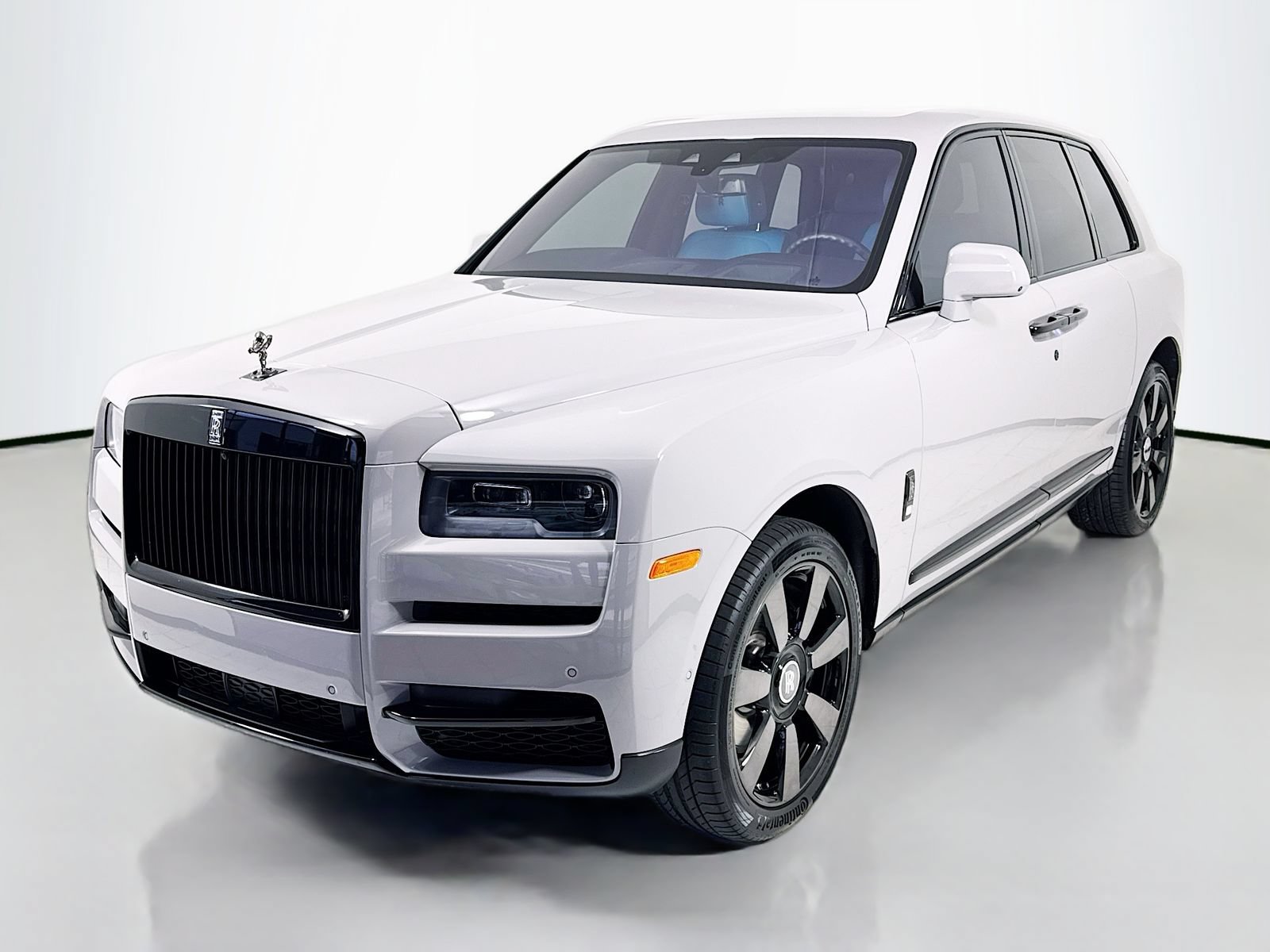 Certified 2022 Rolls-Royce Cullinan w/ Dark Exterior Package AWD/4WD image 3