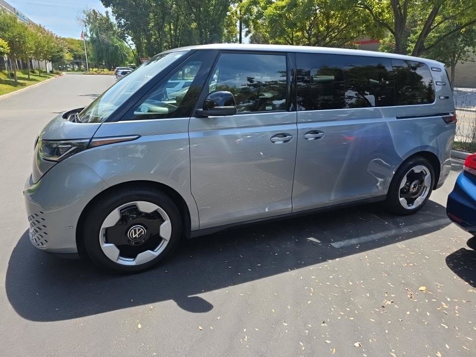 Used 2025 Volkswagen ID. Buzz Pro S Plus AWD/4WD image 4