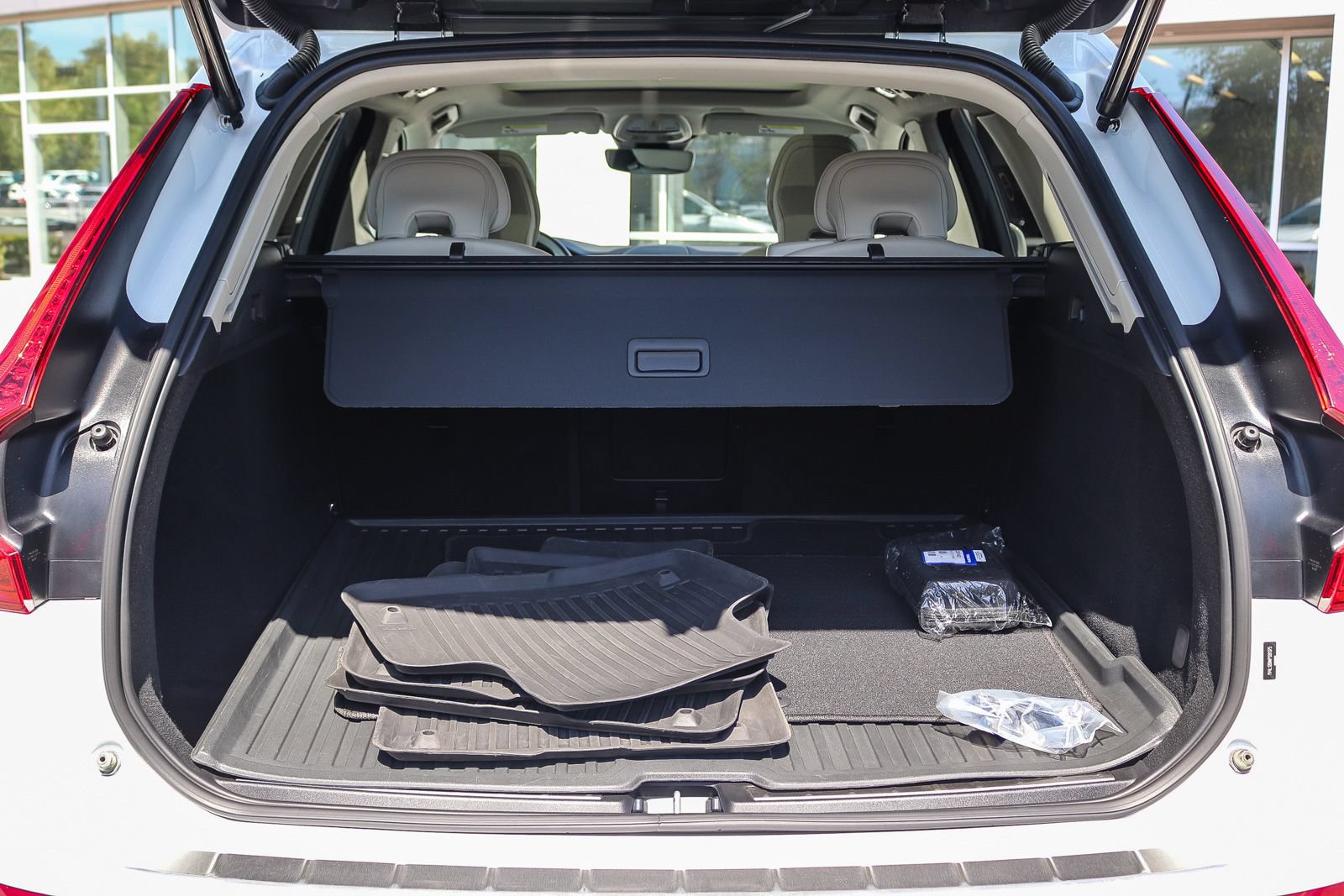 Used 2023 Volvo XC60 B5 Plus w/ Protection Package Premier FWD image 30