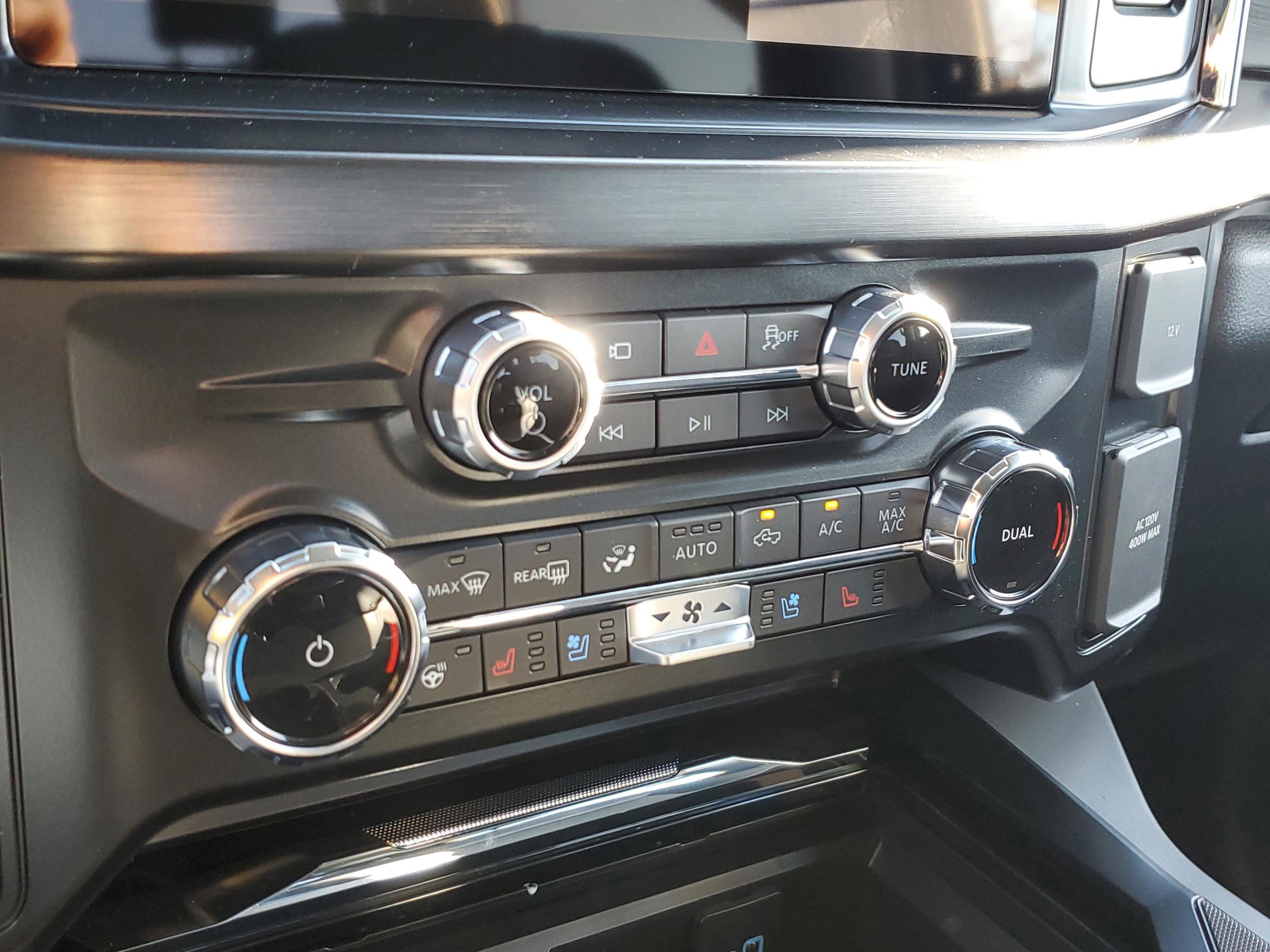 New 2026 Ford F250 Lariat w/ Black Appearance Package image 23