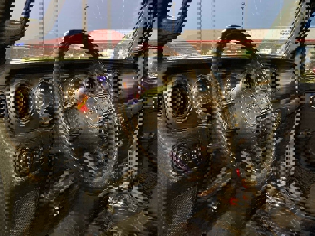 Used 2023 Jeep Gladiator Sport w/ Off Road Group image 9