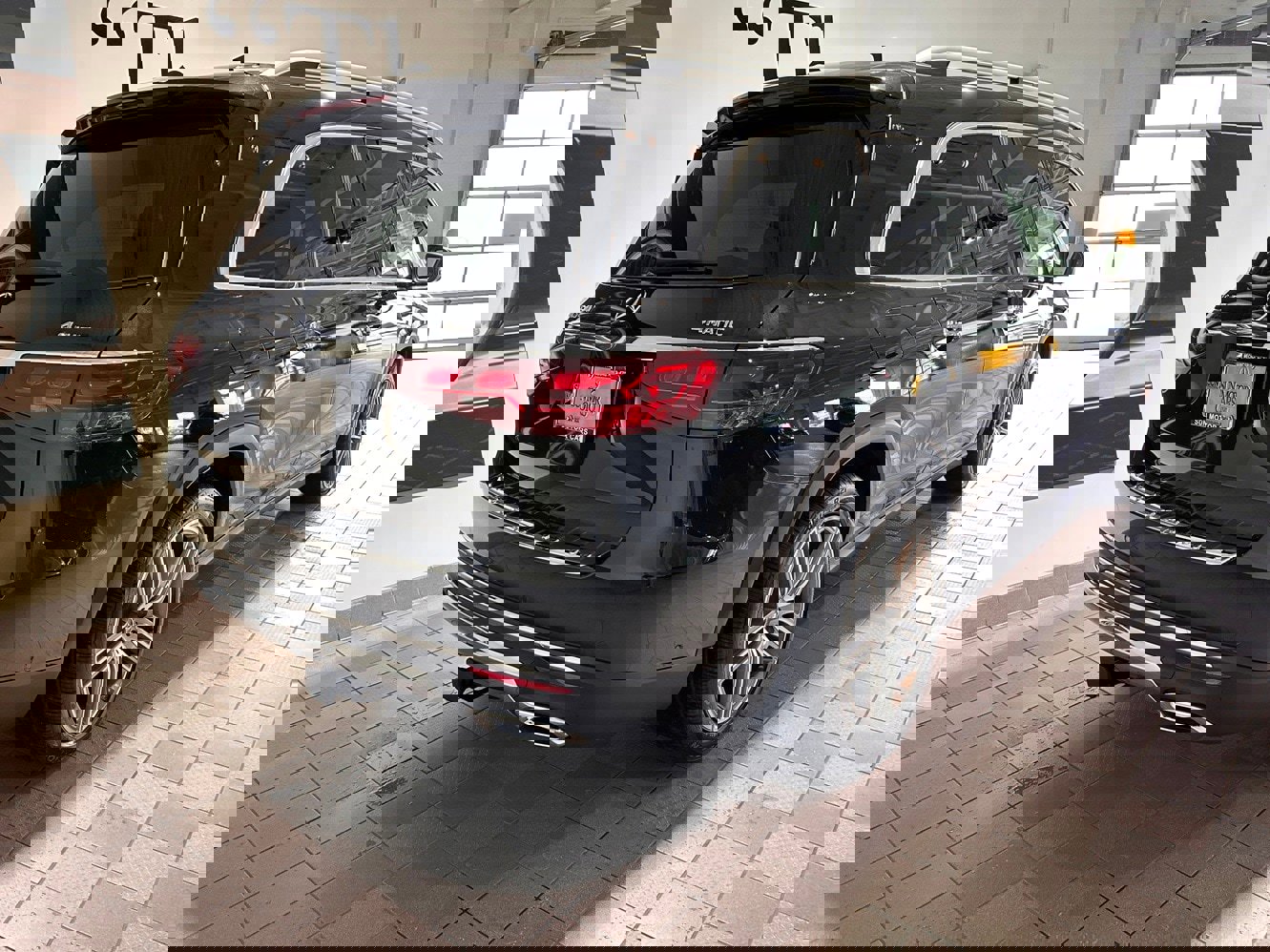 New 2025 Mercedes-Benz GLS 450 4MATIC image 4