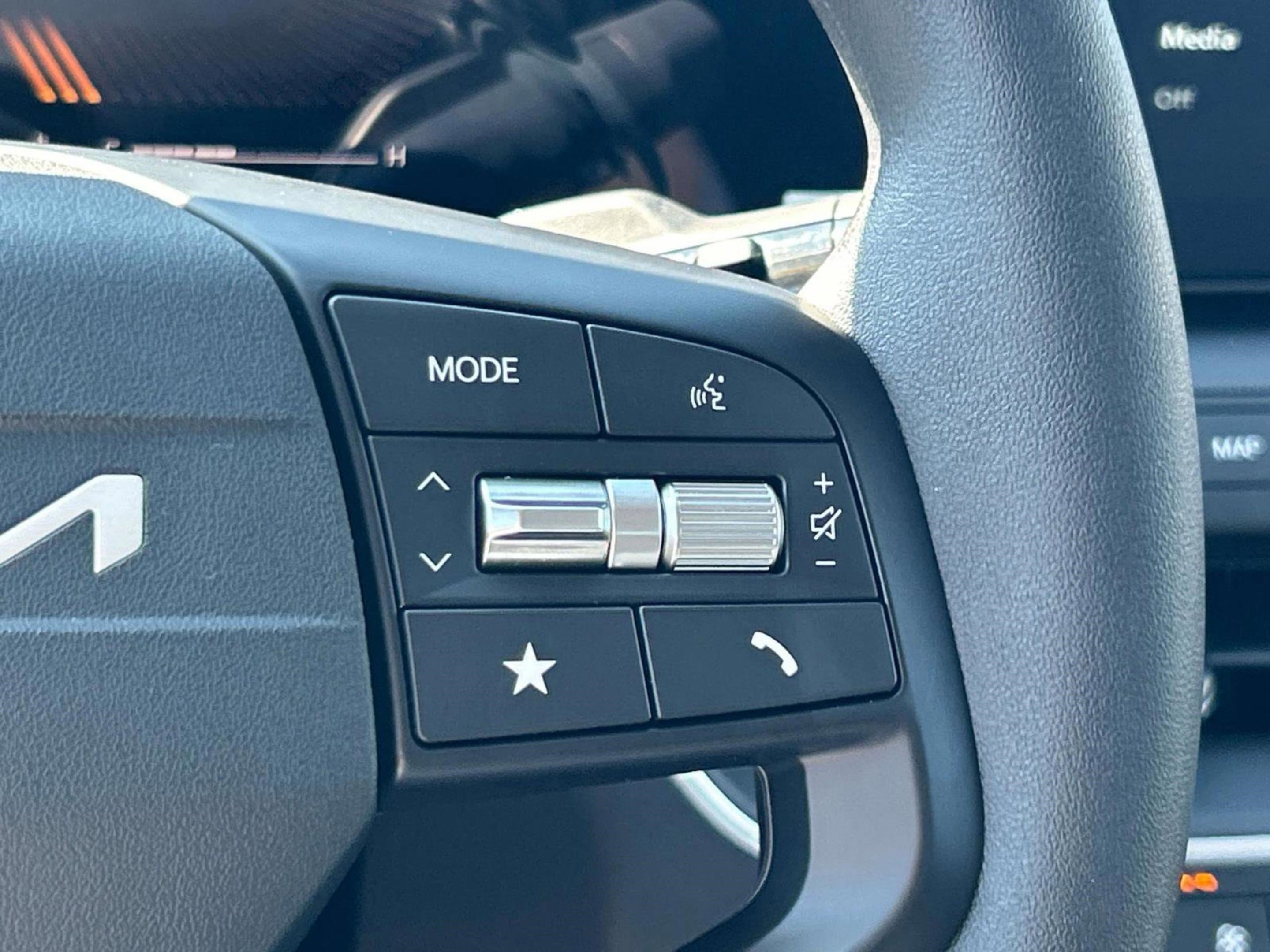 New 2025 Kia K4 LXS image 23