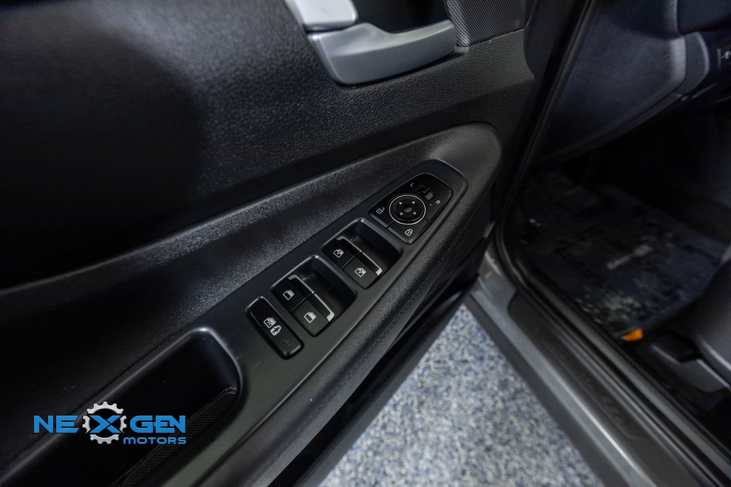 Used 2022 Hyundai Santa Fe SEL w/ Convenience Package FWD image 12