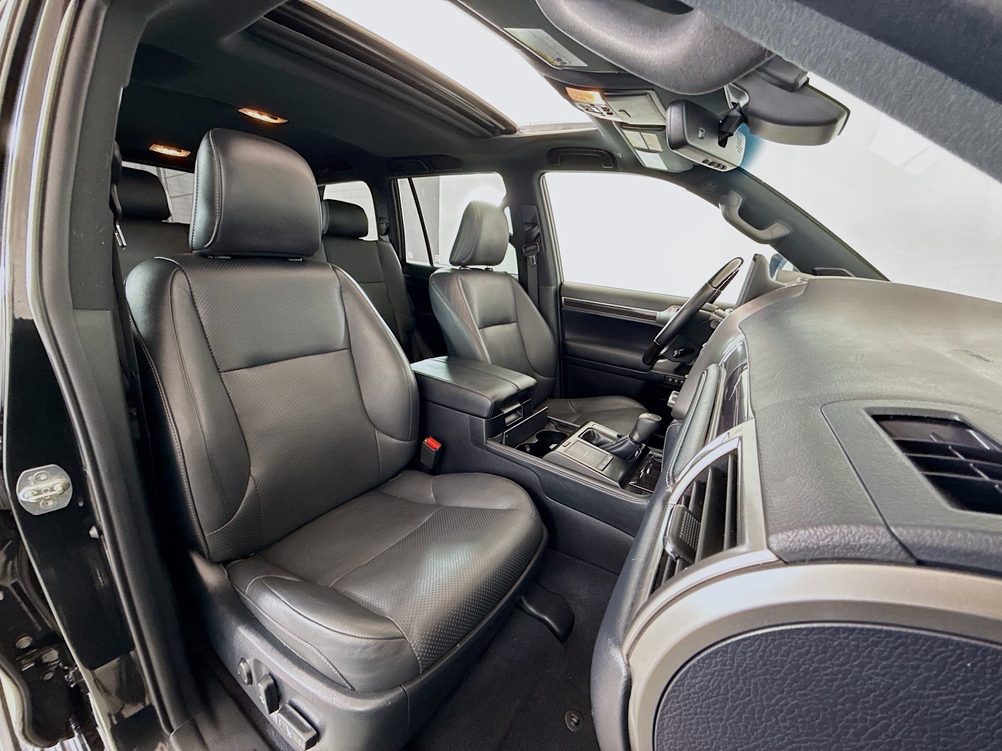 Used 2023 Lexus GX 460 Luxury w/ Sport Design Package AWD/4WD image 27