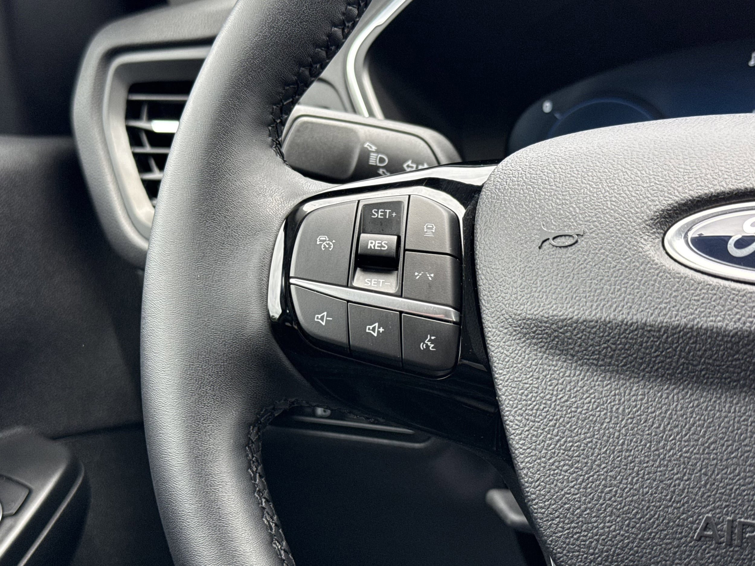 Used 2025 Ford Escape Platinum w/ Premium Technology Package FWD image 14
