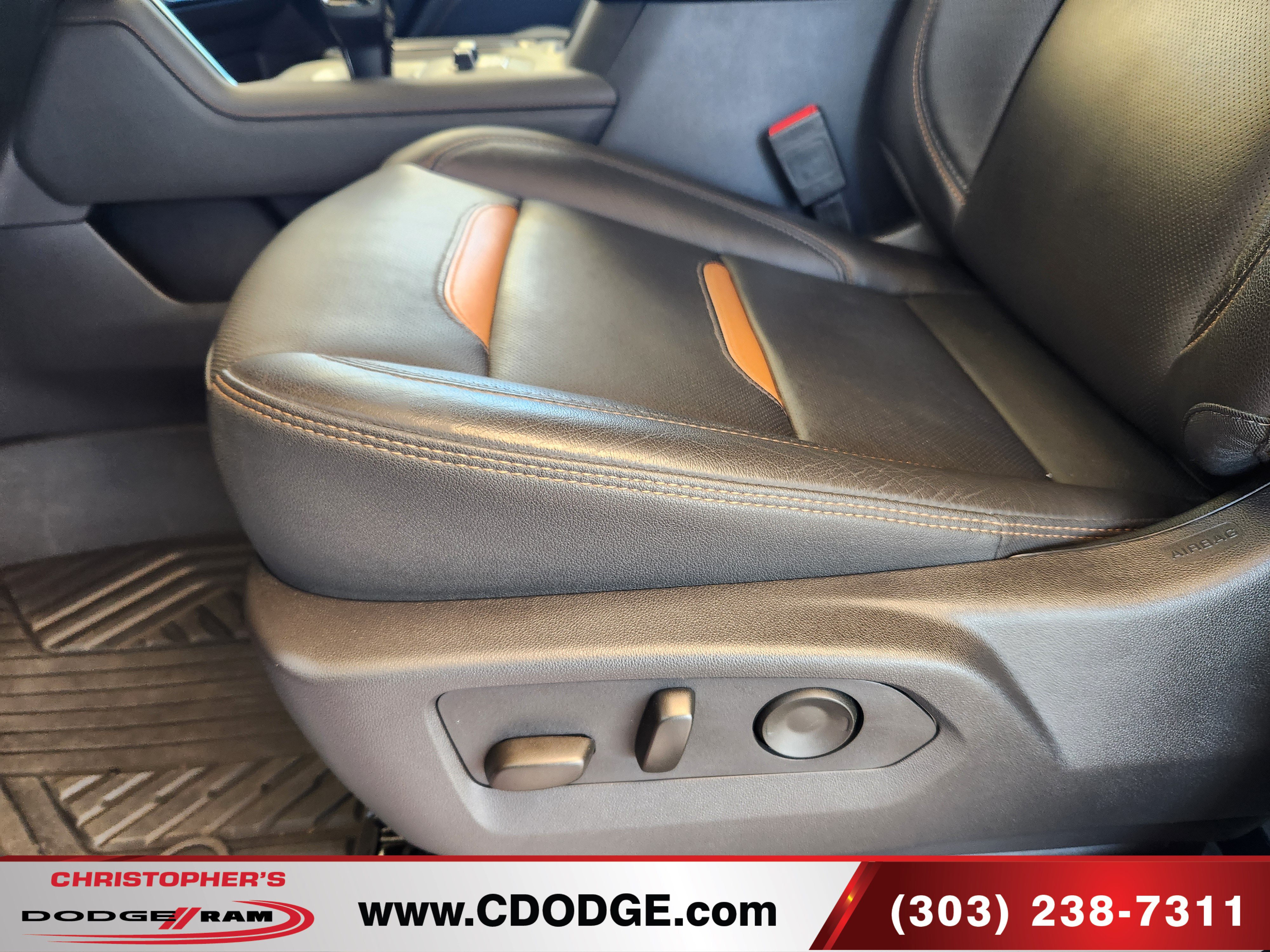 Used 2025 GMC Sierra 1500 AT4 w/ AT4 Premium Package AWD/4WD image 17