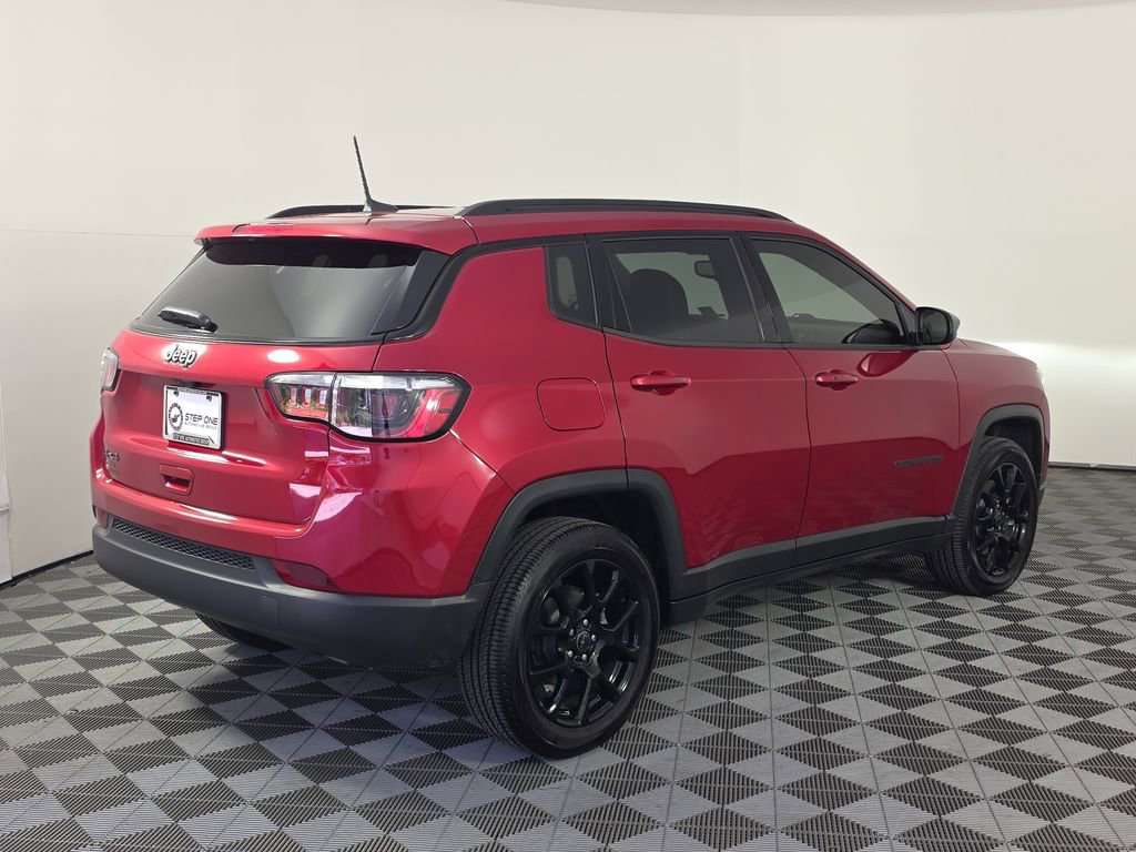 Used 2025 Jeep Compass Latitude w/ Altitude Special Edition AWD/4WD image 7
