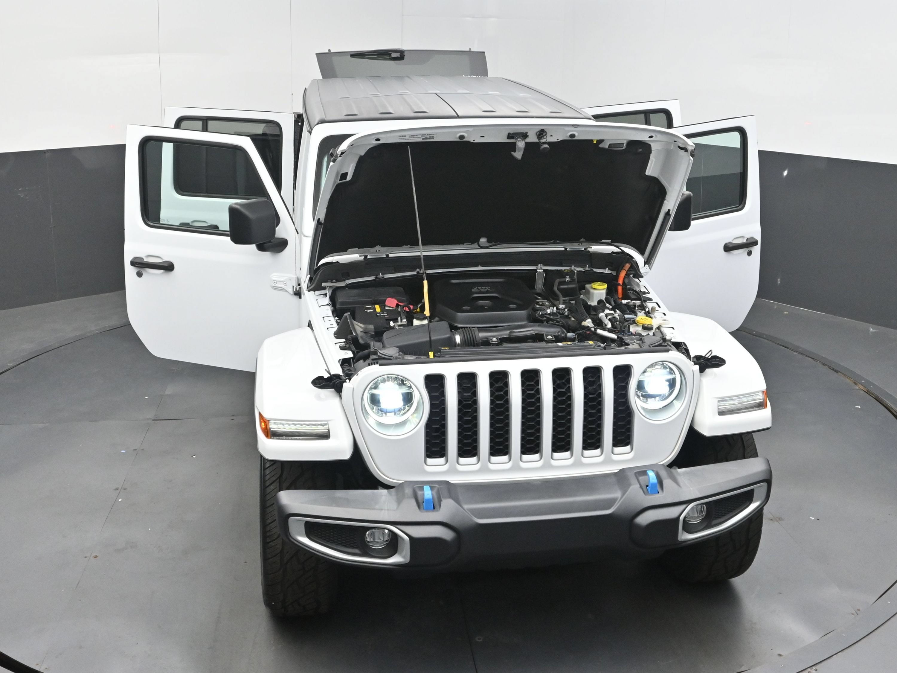 Used 2022 Jeep Wrangler Unlimited Sahara AWD/4WD image 41