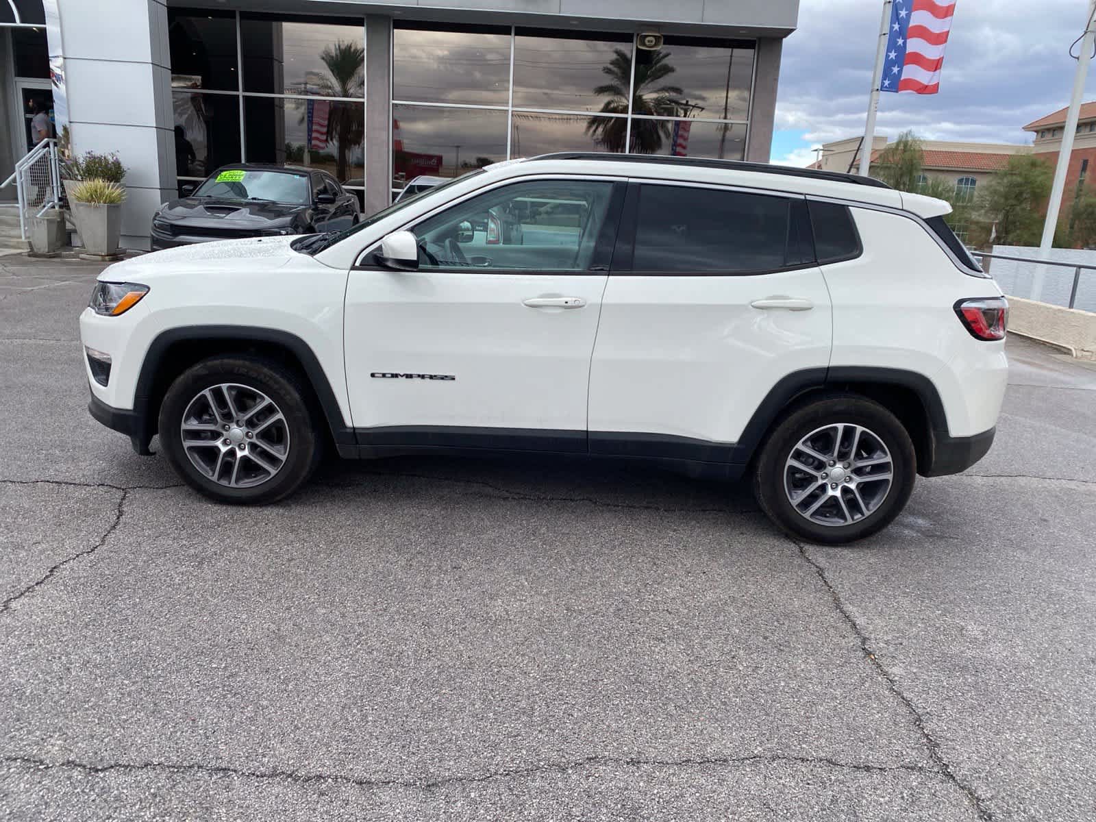 Used 2018 Jeep Compass Latitude w/ Popular Equipment Group FWD image 9