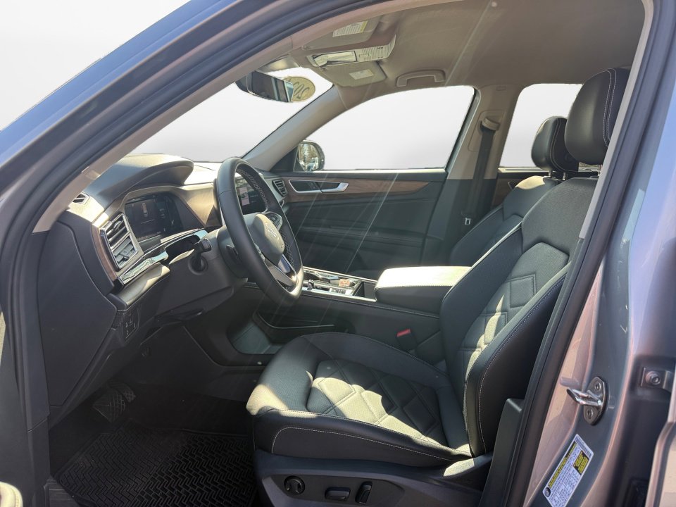 Used 2024 Volkswagen Atlas SE image 11