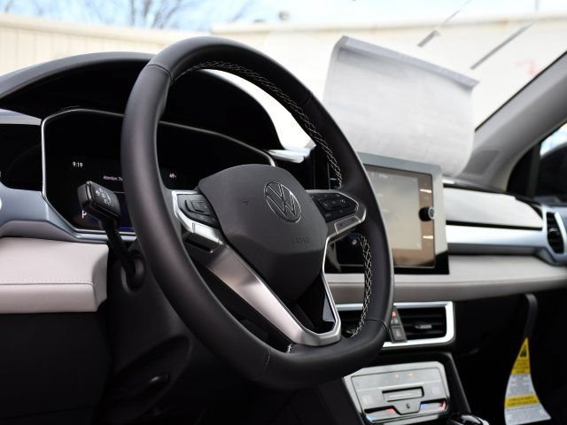 New 2026 Volkswagen Taos SE image 10