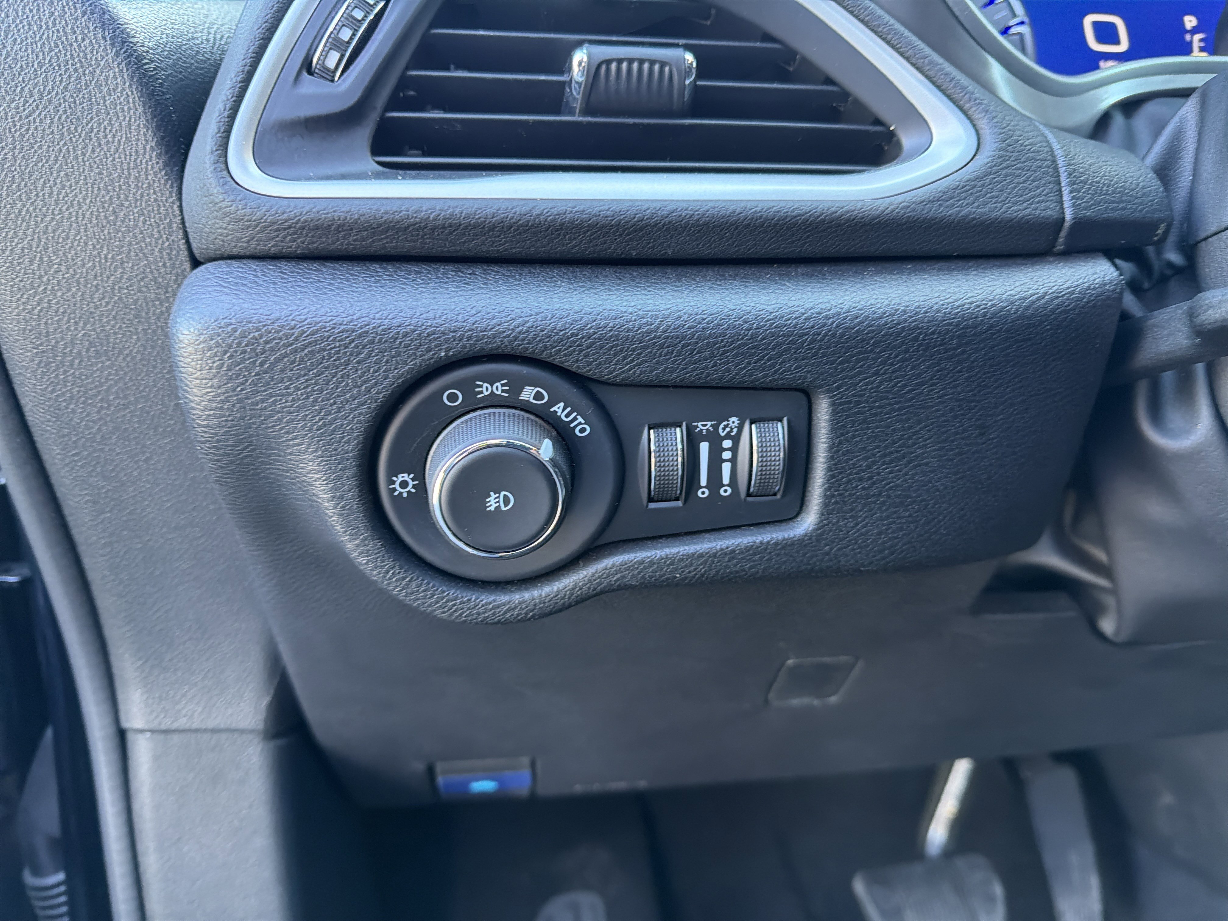 Used 2025 Chrysler Pacifica Select FWD image 31