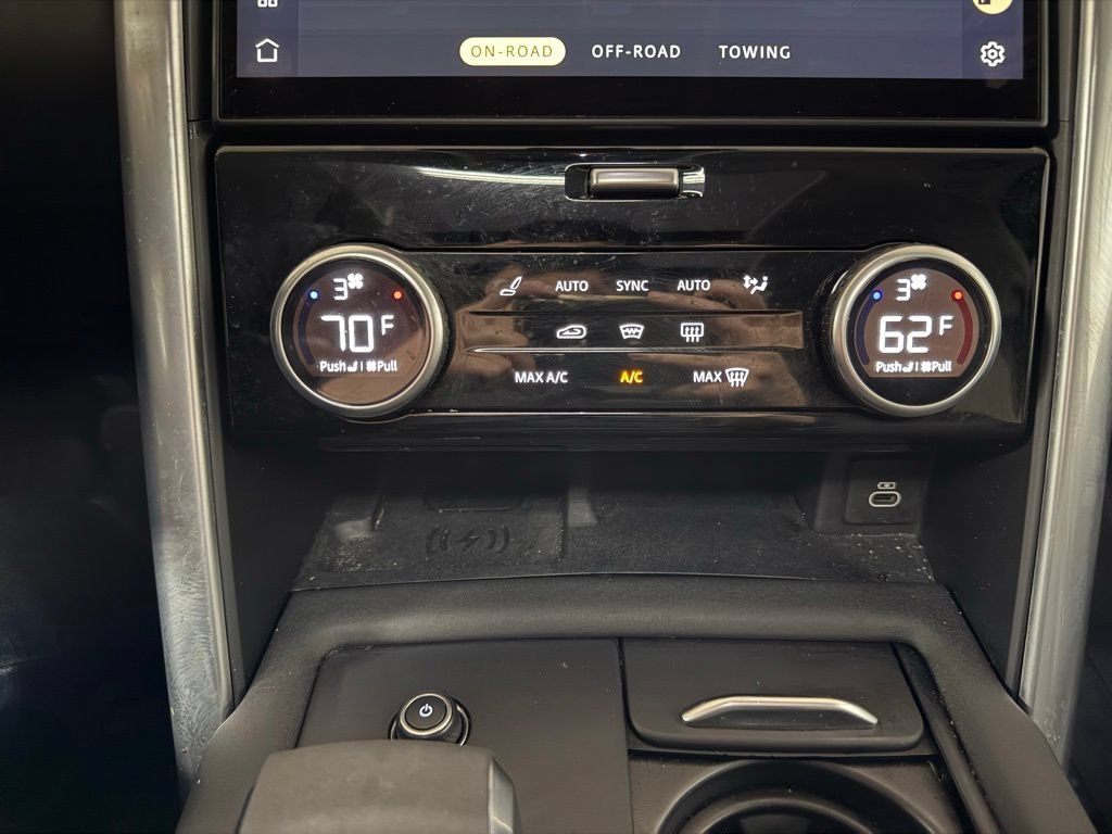 Used 2024 Land Rover Discovery S AWD/4WD image 14