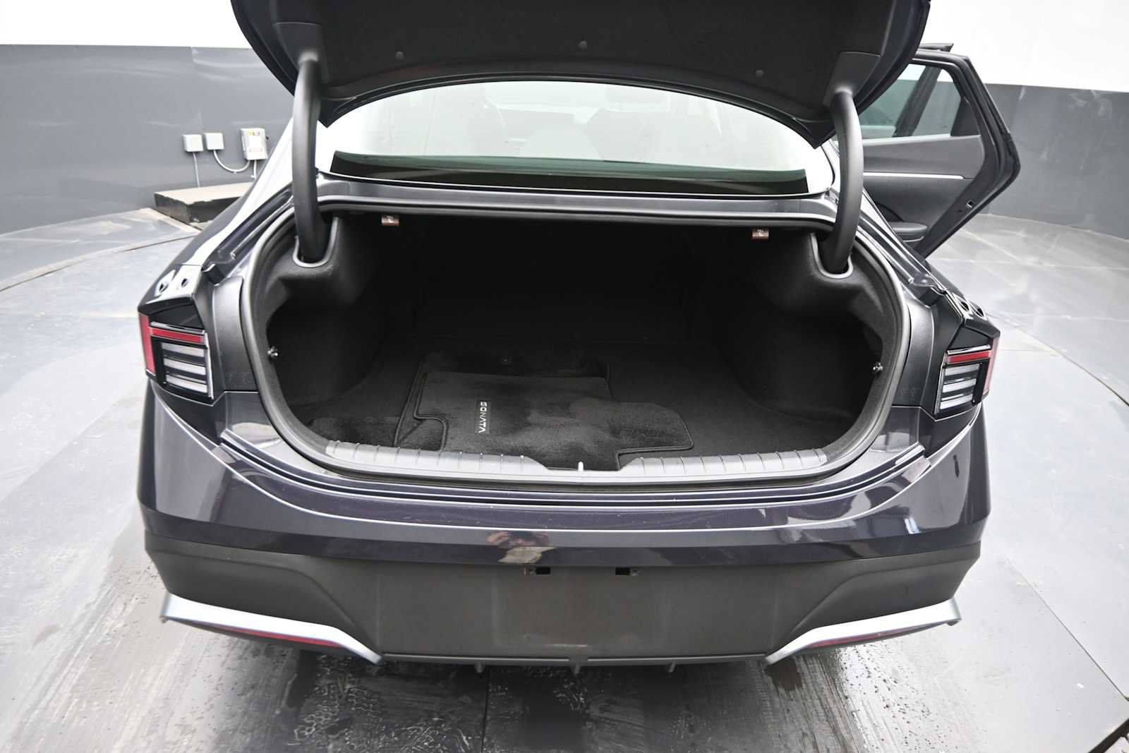 Used 2025 Hyundai Sonata SE FWD image 14