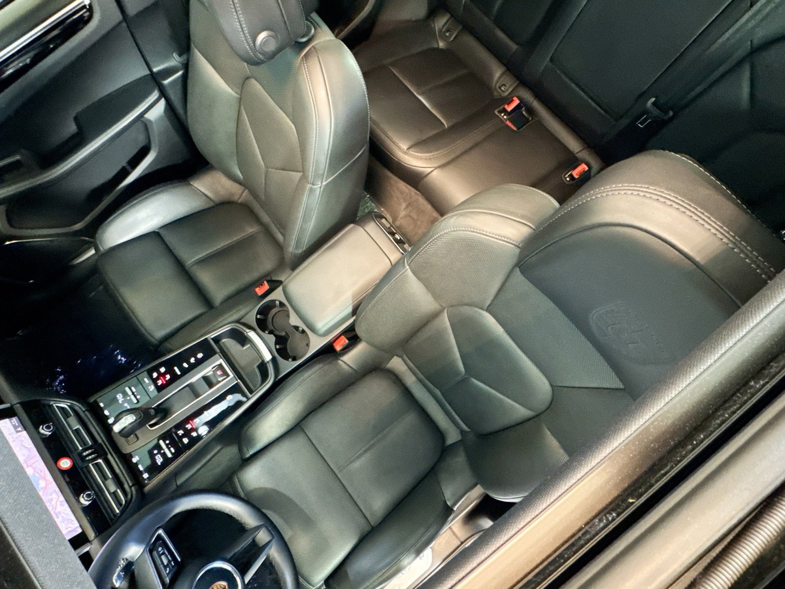 Certified 2022 Porsche Macan image 20