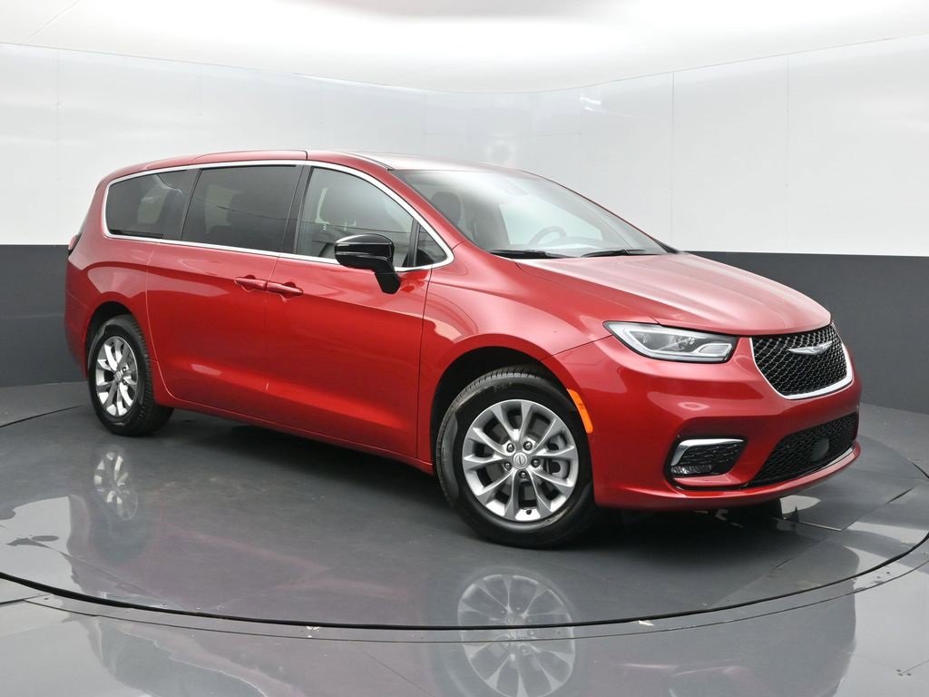 New 2026 Chrysler Pacifica Select