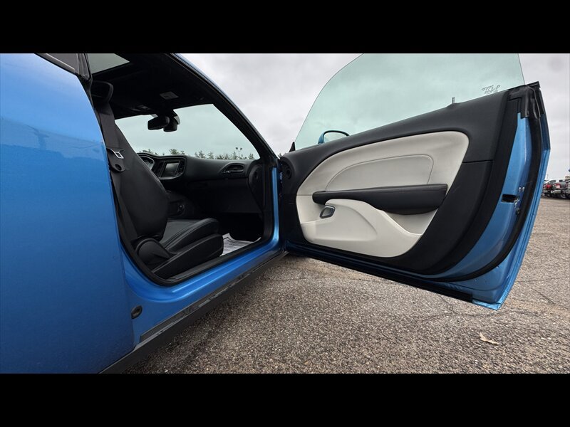 Used 2015 Dodge Challenger R/T Plus RWD image 12
