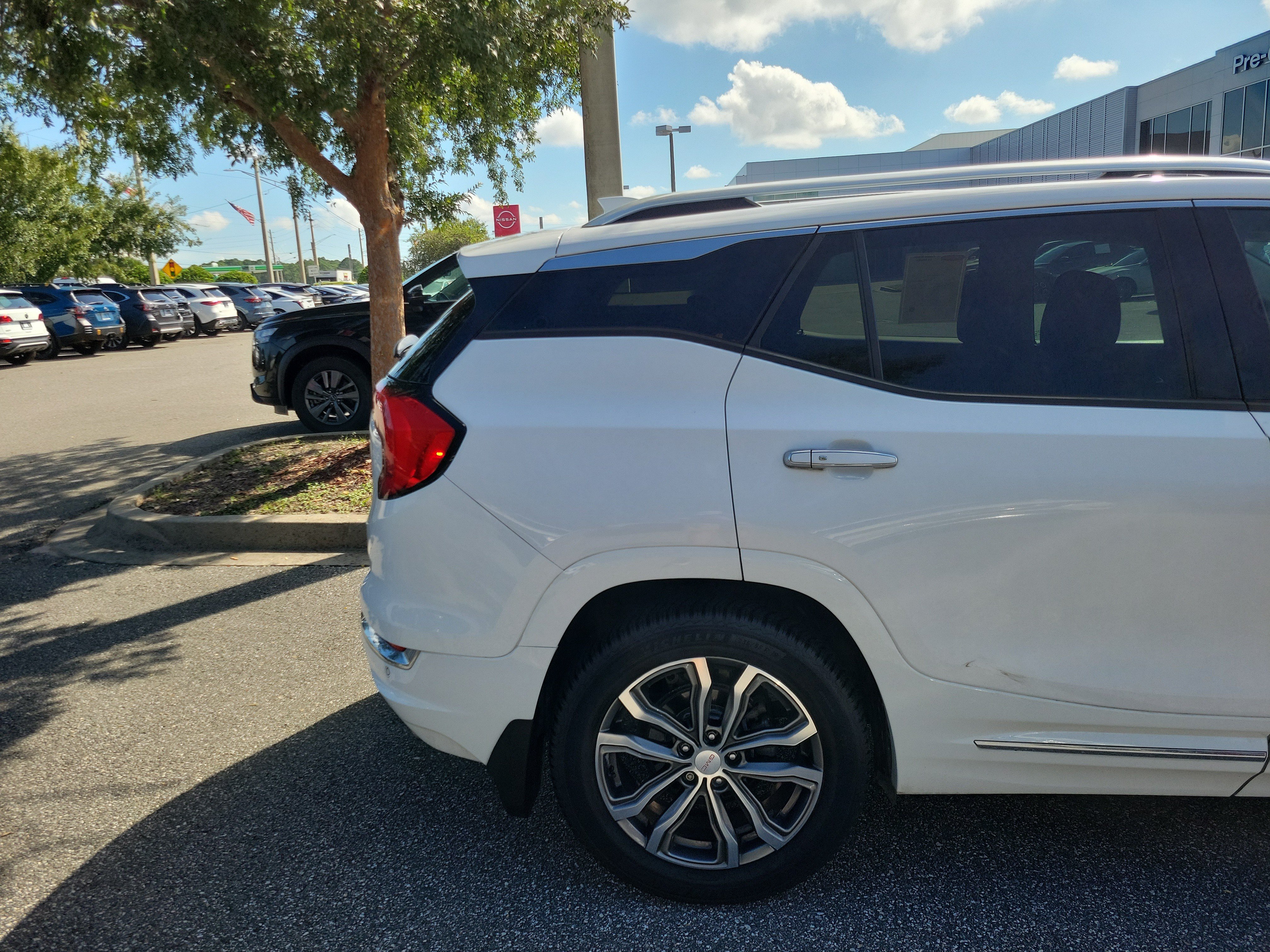 Used 2019 GMC Terrain Denali w/ Advanced Safety Package AWD/4WD image 6