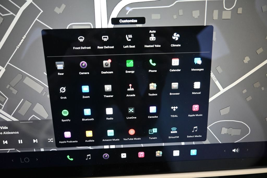 Used 2023 Tesla Model X AWD/4WD image 11