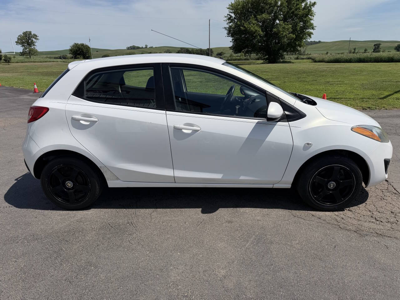 Used 2011 MAZDA MAZDA2 Sport FWD image 4