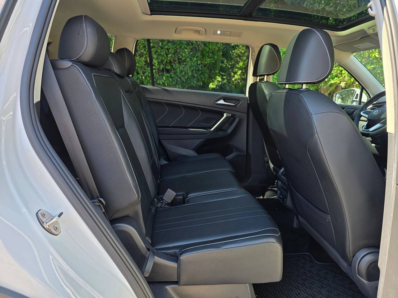 Used 2022 Volkswagen Tiguan SE FWD image 35