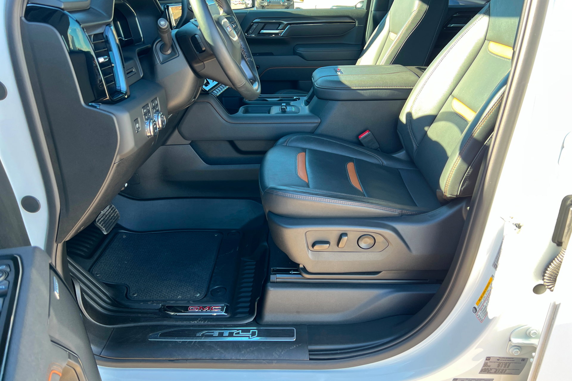 Certified 2025 GMC Sierra 2500 AT4 image 18