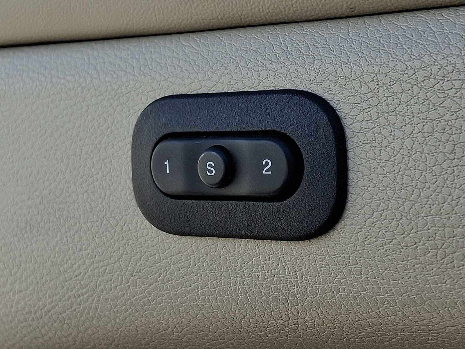 Used 2019 Jeep Grand Cherokee Limited w/ Trailer Tow Group IV image 26